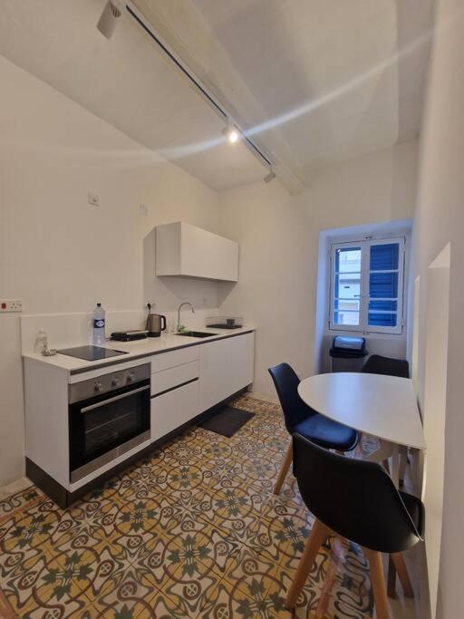 No 60, 2Nd Floor, Centrally Located, Fully Equipped Studio Apt Il-Furjana Buitenkant foto
